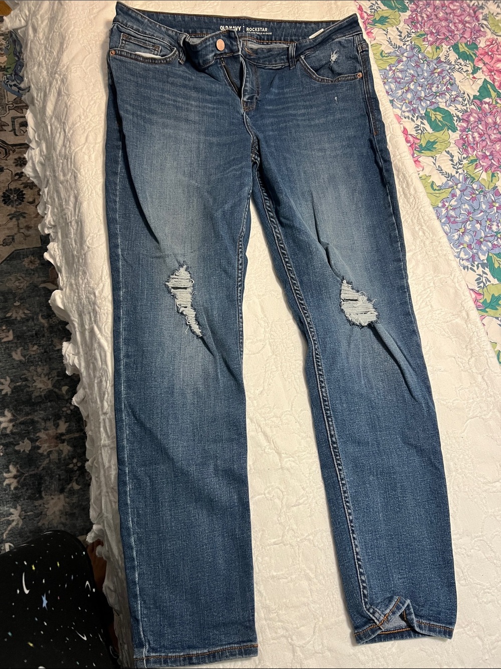 Old Navy Women's Straight Leg Ripped Jeans - Medium Blue